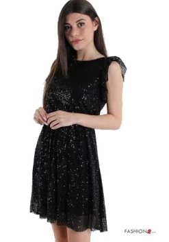 ZWART JURKJE MET PAILLETTEN EN VOLANTS